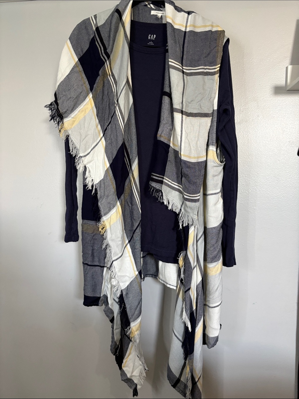 Gray, White & Yellow Plaid Fringe Wrap Navy long sleeve DOES NOT COME WITH IT!